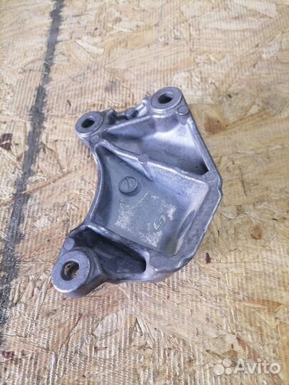 Кронштейн глушителя BMW X3 G01 2019 22326861570