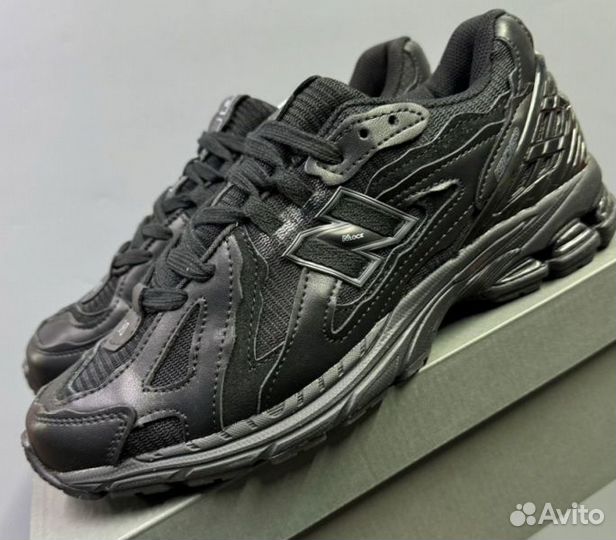 Новинка New Balance 1906