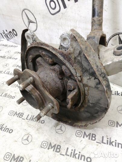 Кулак задний правый Nissan Teana J31