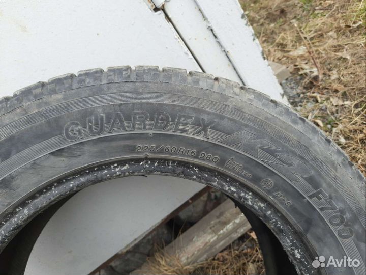 Yokohama F700 225/60 R16 98Q