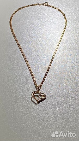 Золотая цепочка с кулоном