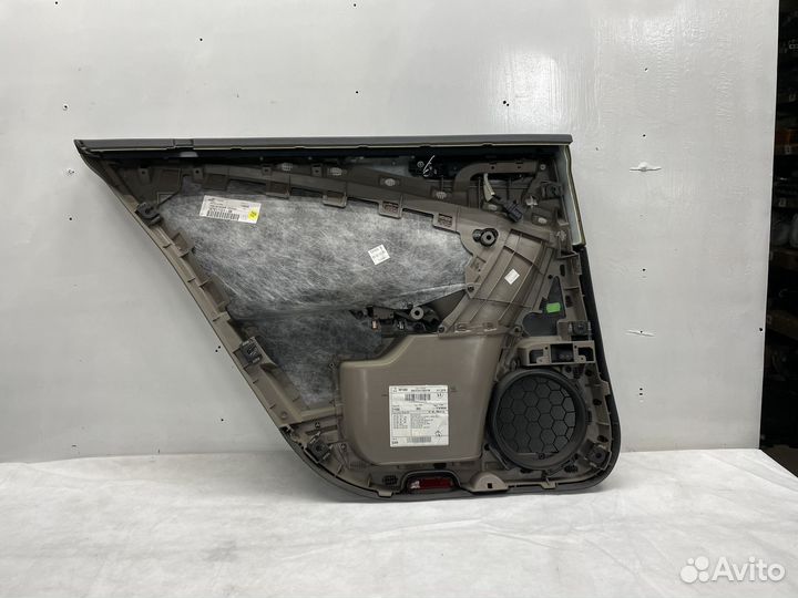 Обшивка двери задняя правая Volkswagen Passat B6