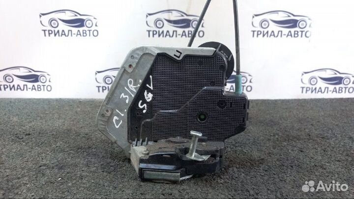 Замок двери задний правый Suzuki Grand Vitara J20A