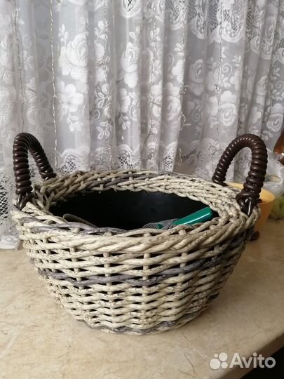 Изделия из ротанга (кашпо, дровницы, столики)