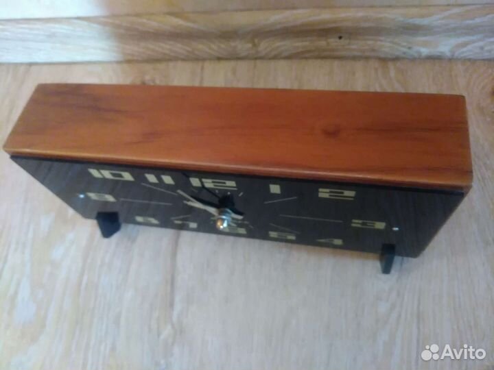 Часы Янтарь