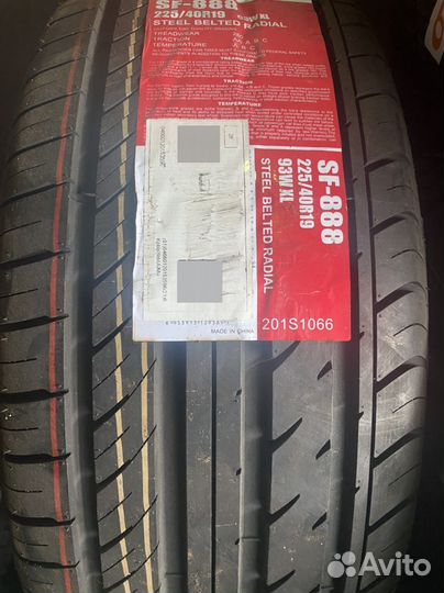 Sunfull SF-888 225/40 R19 93W