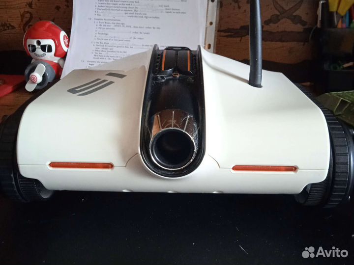 Робот с камерой купите пожалуйста