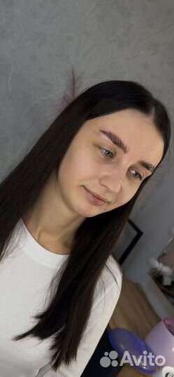 Модель на оформление бровей