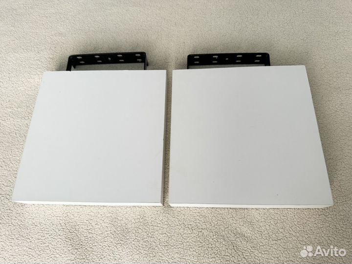 Навесные полки белые