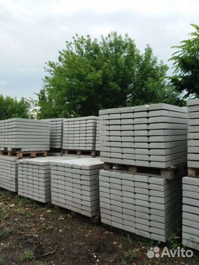 Рабочий в цех по производству плитки