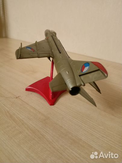 Модель самолета Су-7Б масштаб 1 72