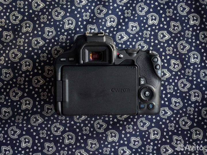 Canon 200d + комплект