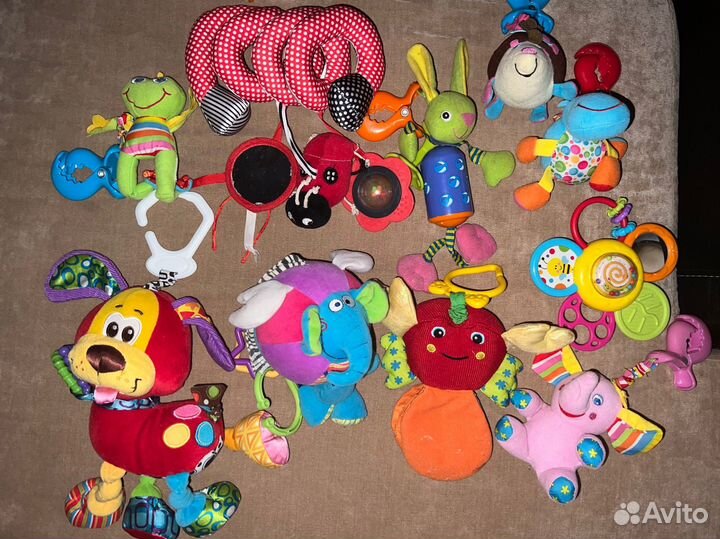 Брендовые развивающие игрушки для малыша пакетом