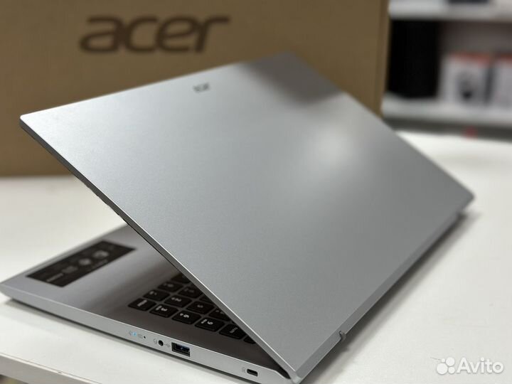 Ноутбук новый Ryzen 7 5700U SSD-512gb озу-8gb