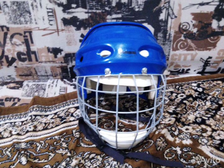 Хоккейный шлем