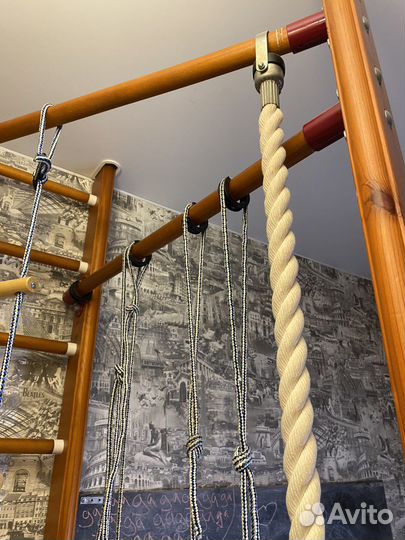 Шведская стенка деревянная с турником