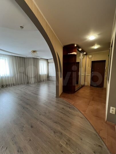 3-к. квартира, 120 м², 4/9 эт.