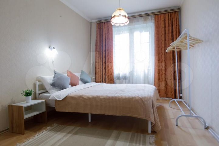 4-к. квартира, 80 м², 4/10 эт.