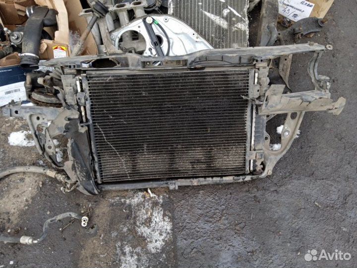 Рамка радиатора передняя Volkswagen Passat