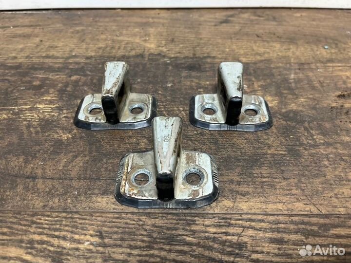 Петля замка двери Audi A6 C4 ABC 1996