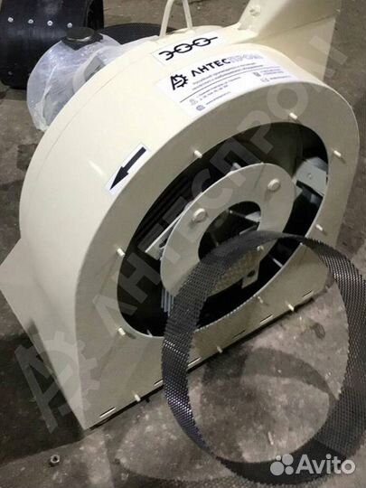 Дробилка для зерна с пневмозабором