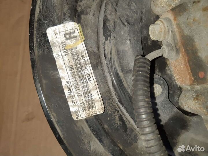 Кулак правый в сборе Jeep Grand Cherokee WK2 19г