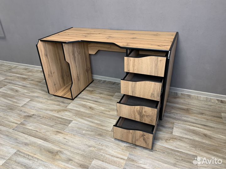 Игровой компьютерный стол геймера