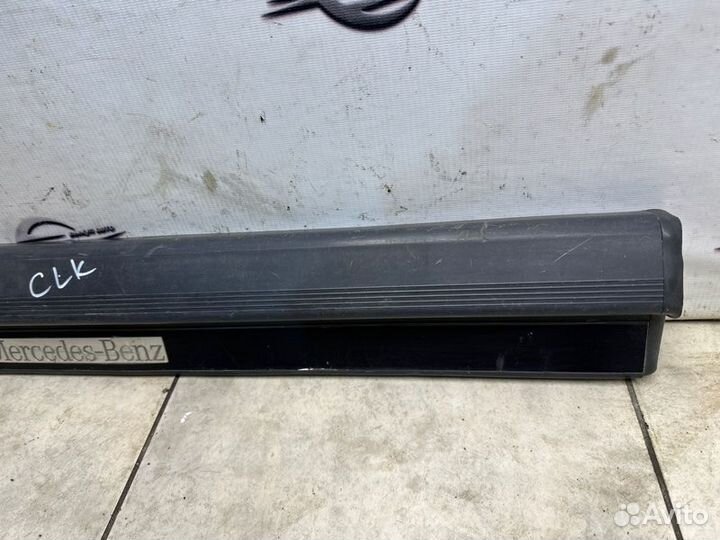 Накладка на порог салона передняя правая