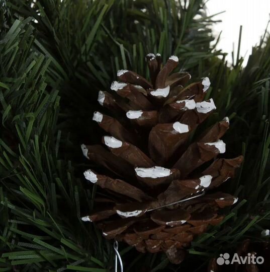 Хвойная гирлянда с натуральными шишками