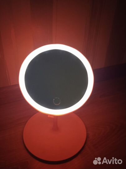 Косметическое зеркало с подсветкой