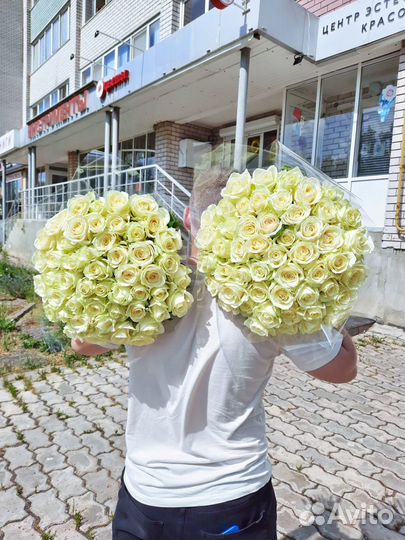 Цветы 51 роза белая