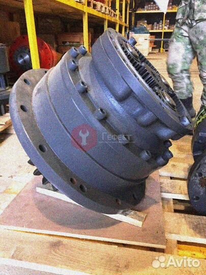 Поворотный редуктор Hyundai R170W-9S