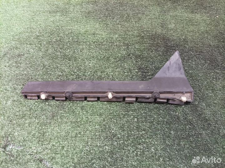 Направляющая заднего бампера правая Audi Audi A8