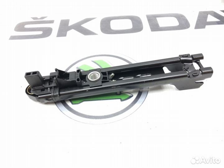 Корректор ремня безопасности Skoda Octavia A5 (1Z)