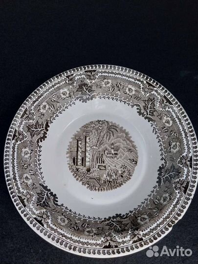 Тарелка. Конец XIX в. Т-во М.С.Кузнецова. Фарфор