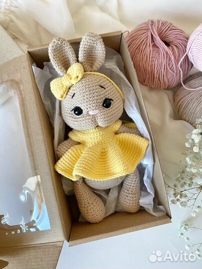 Зайка в платье игрушка вязаная амигуруми