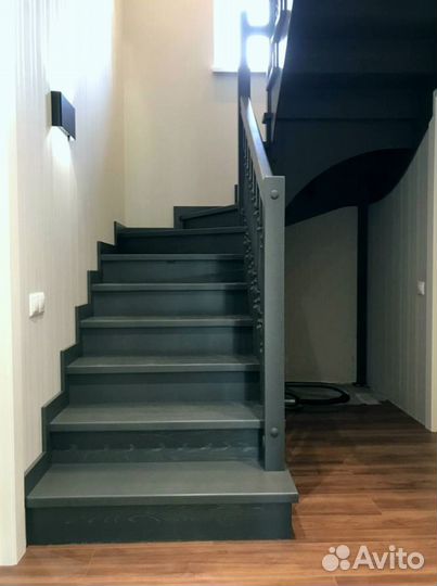 Лестница на металлокаркасе на заказ