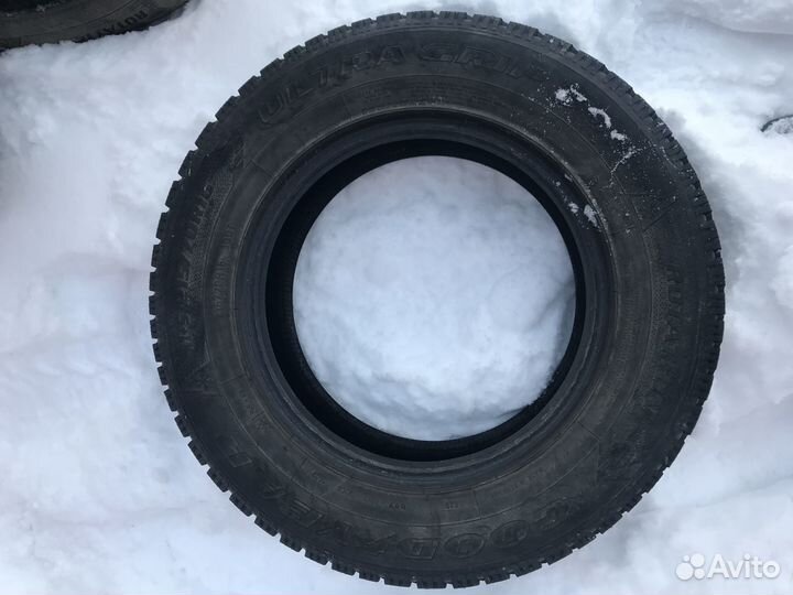 Goodyear UltraGrip 500 215/70 R16 100T