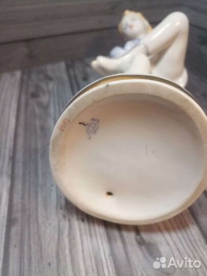 Юная конькобежка. лфз. Фарфор СССР