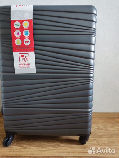 Чемодан на колесах большой l