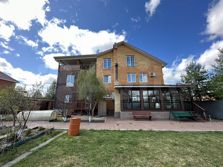 Дом 450 м² на участке 12 сот.
