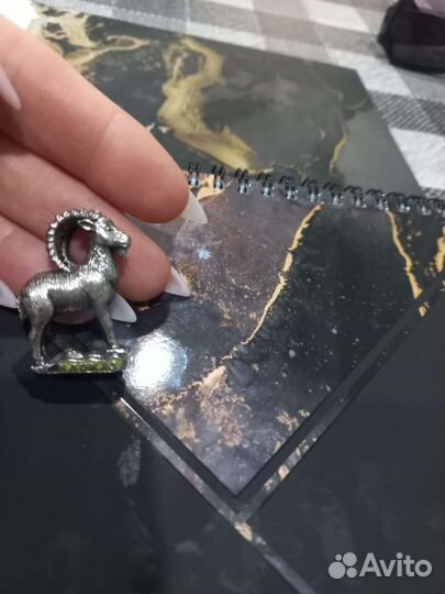 Серебряная статуэтка
