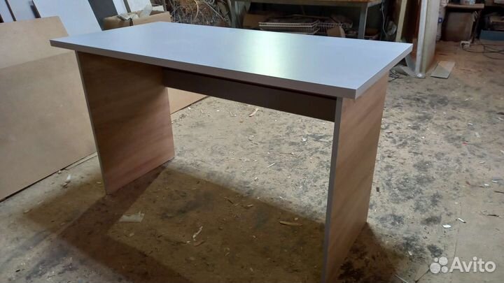 Стол письменный. / Новый От производителя