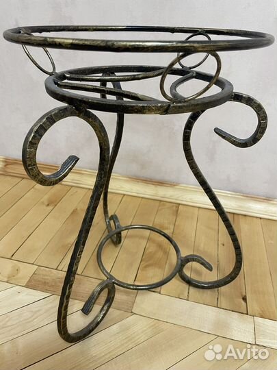 Подставка для цветов металлическая