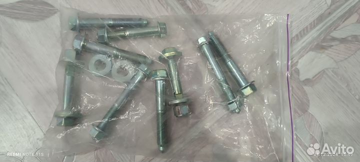 Болты задней подвески и 2 поперечных сайлентблока