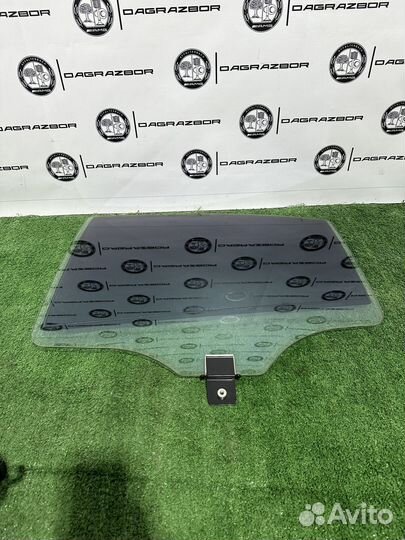 Стекло задней левой двери Мерседес W221 коротыш