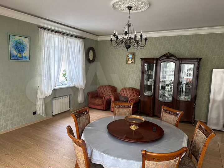 3-к. квартира, 106 м², 2/8 эт.