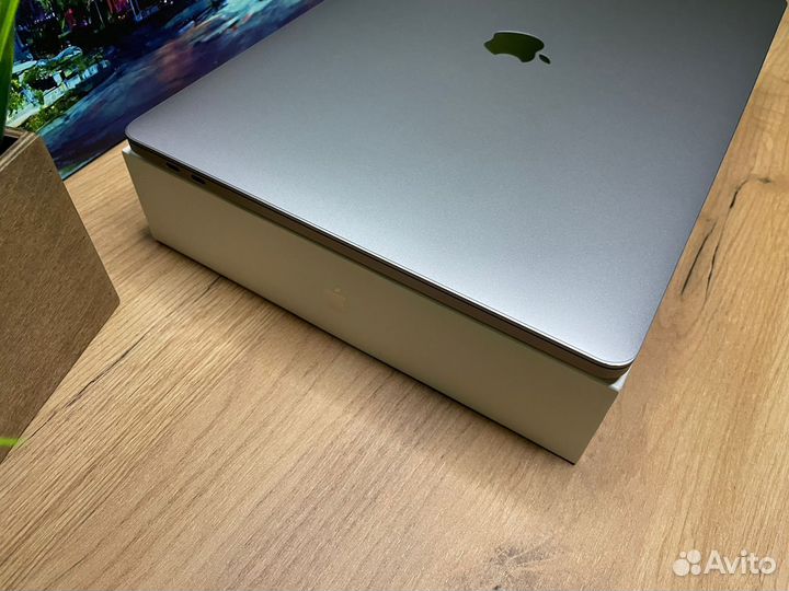 Macbook pro 15 2018 i7 16gb 500gb Мощный