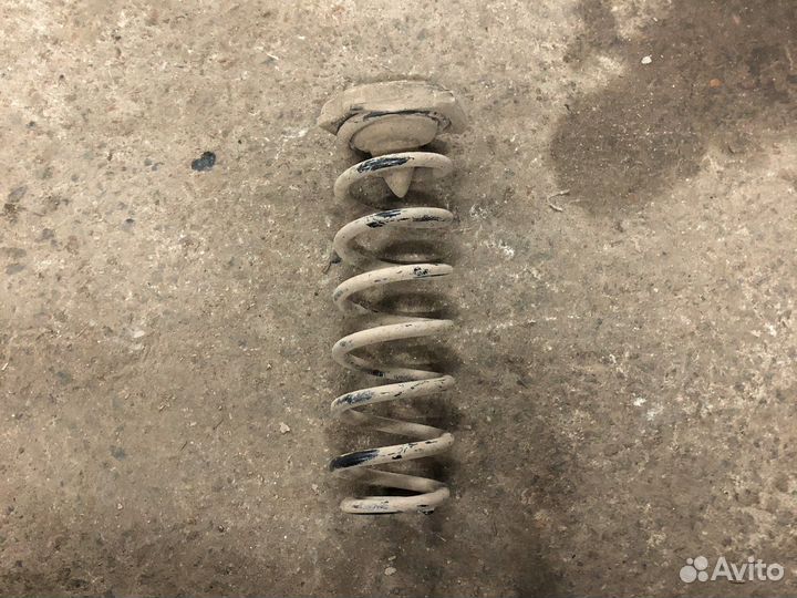 Renault fluence пружина задняя