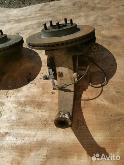 Поворотные кулаки переднее Mazda 6 GH 2.0 LF 2009